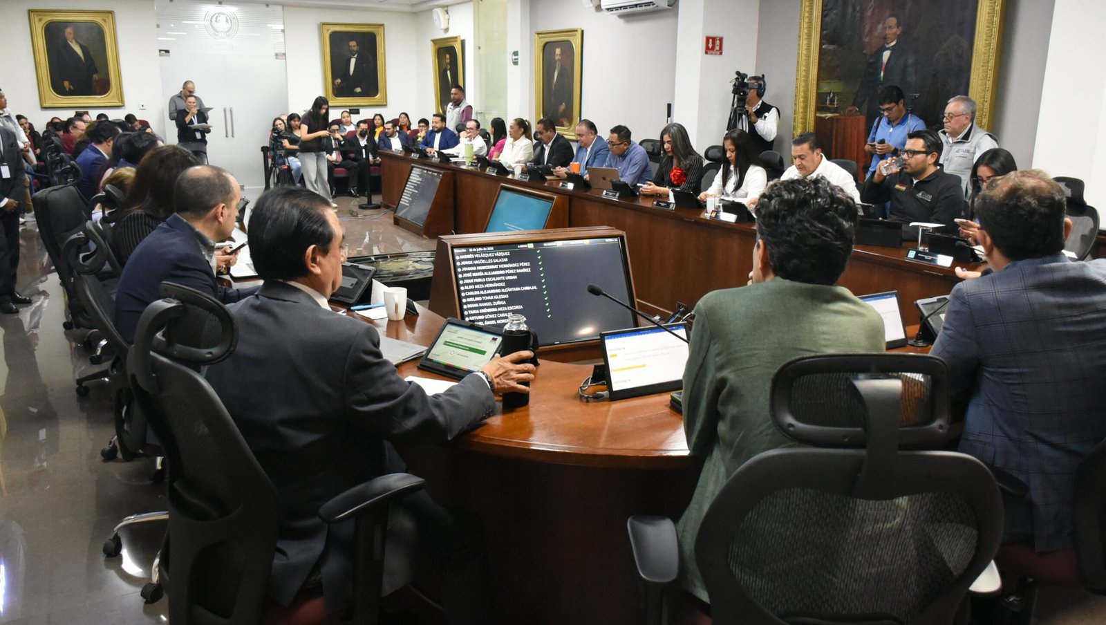 https://plazajuarez.mx/wp-content/uploads/2026/07/CONGRESO-LOCAL-Buscan-que-en-42-municipios-se-postulen-solo-mujeres-a-las-presidencias-municipales-_-Cortesia--scaled.jpg