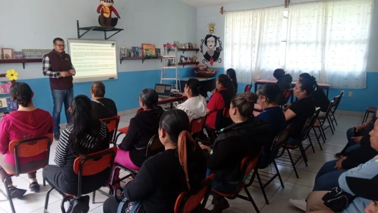 Consolida IHE la participación social en escuelas 