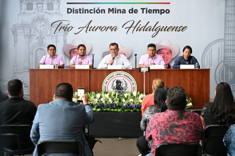 Trío Aurora Hidalguense recibió «La Mina del Tiempo» en reconocimiento a su trabajo artístico 