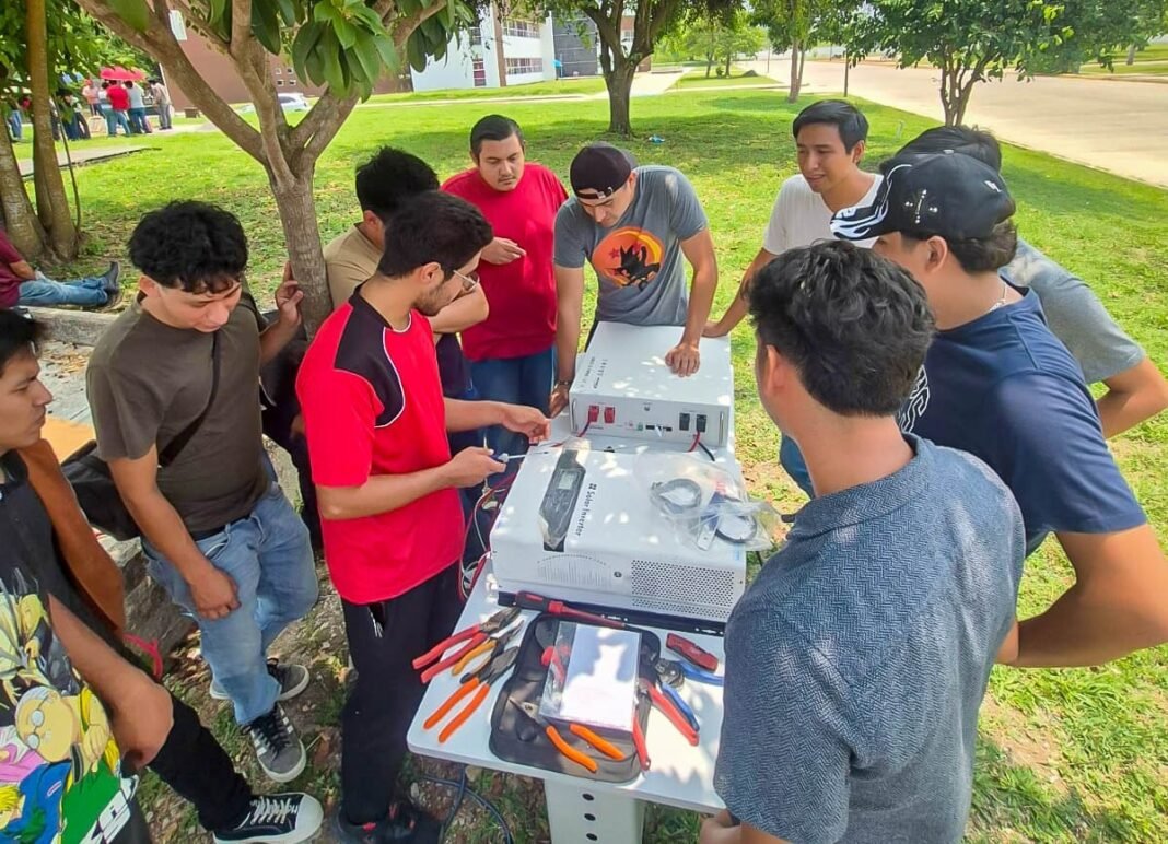 Estudiantes de la UPH fortalecen competencias en energía solar (1)