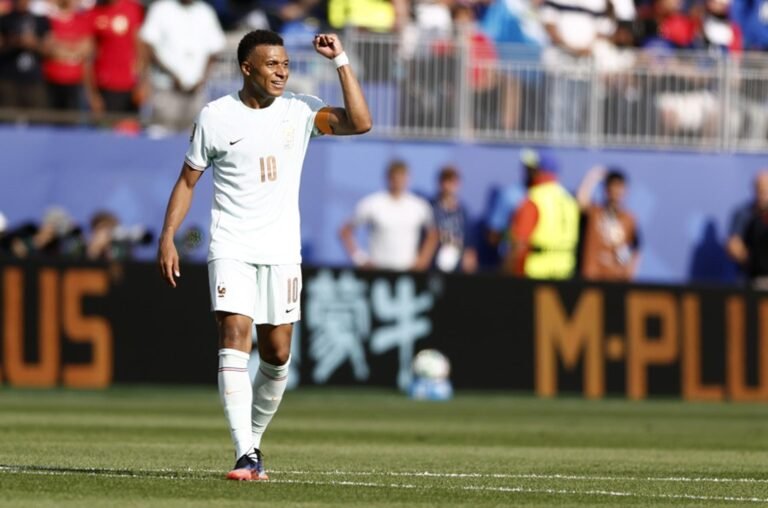 Mbappé deja atrás a Messi