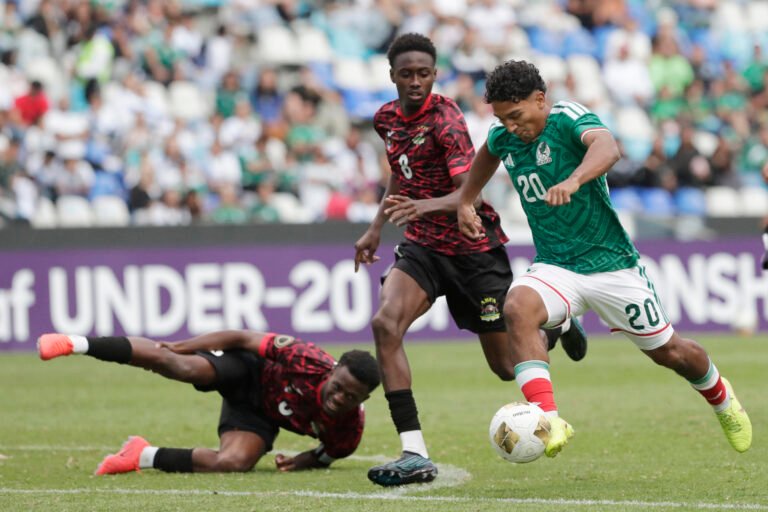 México vence a Costa Rica