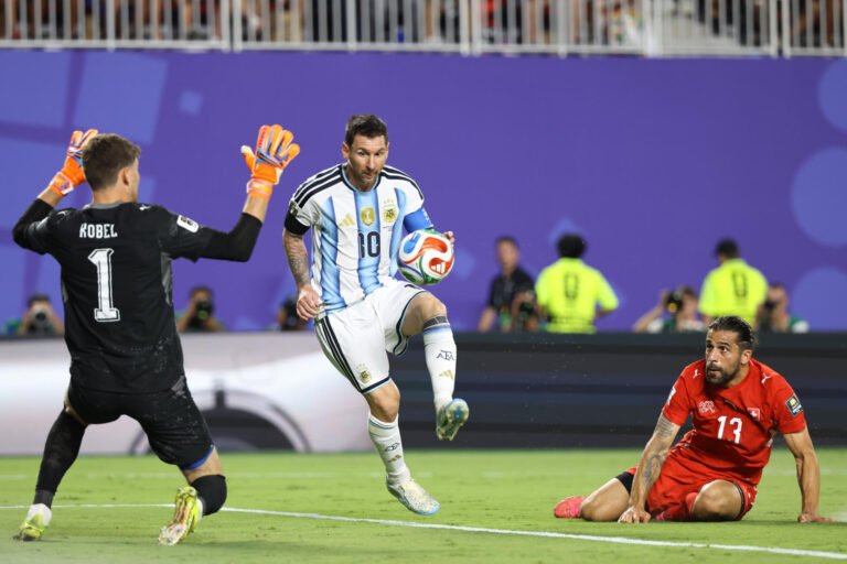 Messi nunca jugó con Inglaterra