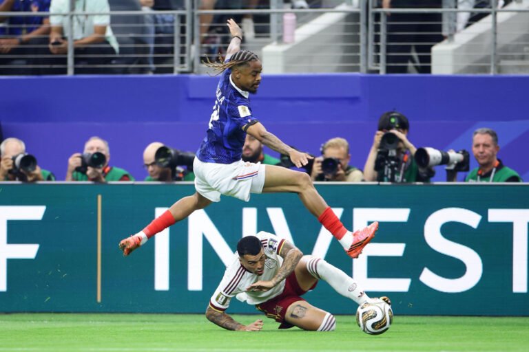 España le amargó la fiesta a Francia al derrotarlo por marcador de 2-0