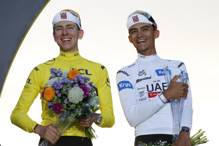 El mexicano Isaac del Toro sube al podio del Tour de Francia en su primera participación