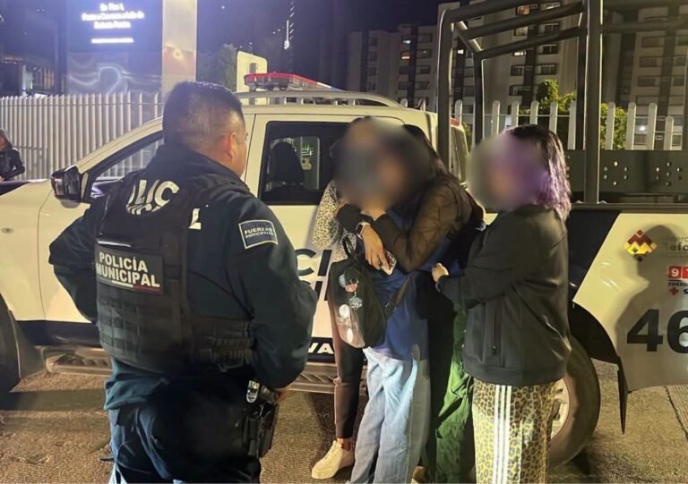 Policías evitan una extorsión telefónica