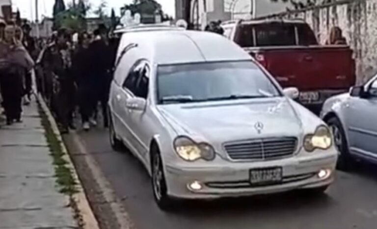 Asesino prófugo; y sus padres vinculados