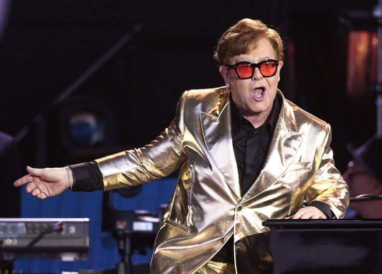 Elton John anuncia dos conciertos de despedida en México tras 14 años de ausencia