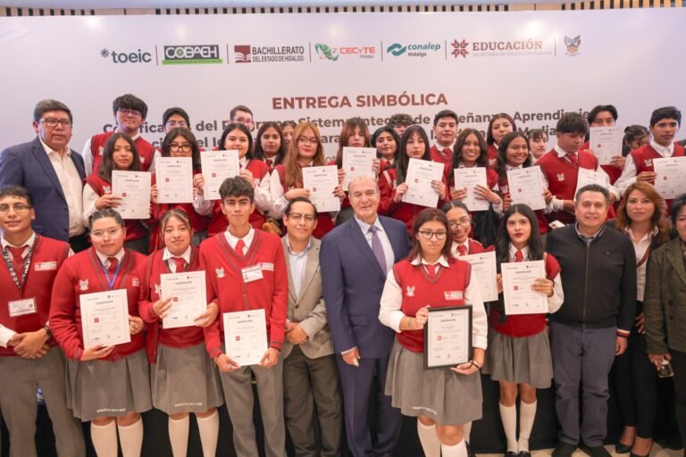 SEPH entrega certificados de inglés a más de 22 mil estudiantes de bachillerato