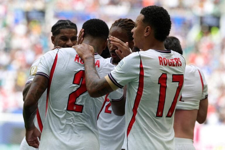 Inglaterra, tercero al ganar por 6-4