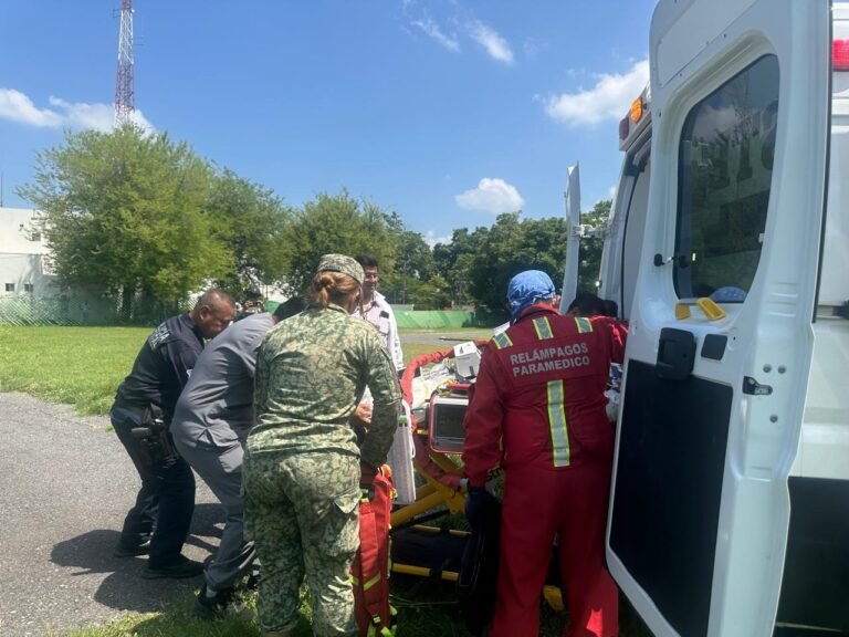 ISSSTE traslada vía aérea a paciente desde Huejutla a la Ciudad de México