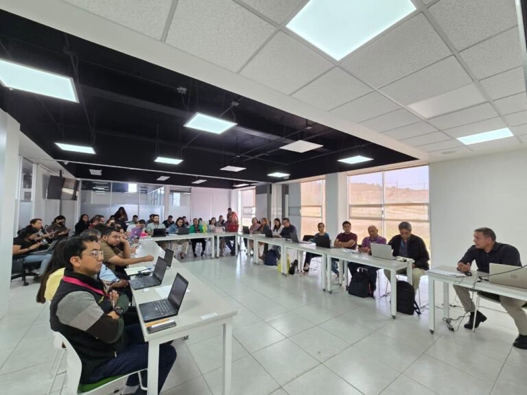 Coemere capacita a 74 instituciones para fortalecer la transformación digital
