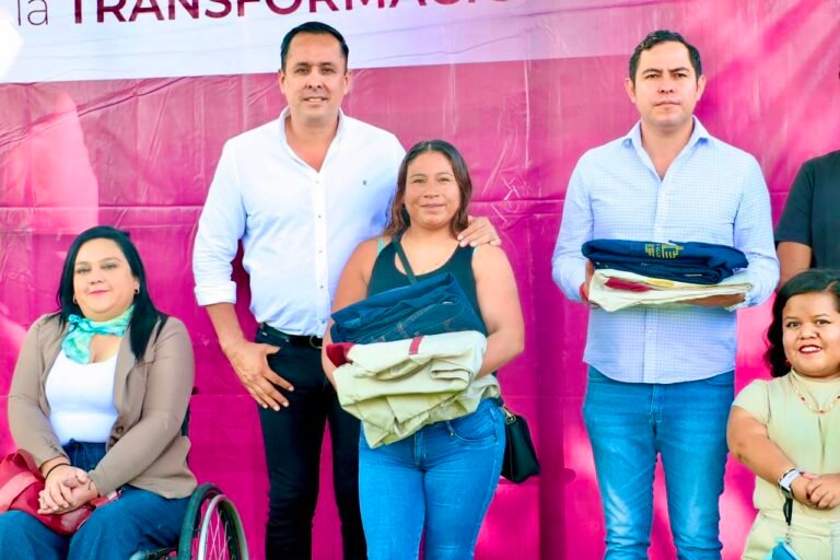 Gobierno de Cristhian Martínez fortalece el bienestar de su personal con entrega de uniformes y adquisición de medicamento