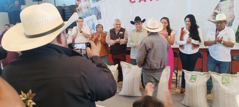 Agricultores de Emiliano Zapata recibieron apoyos de la SaderH