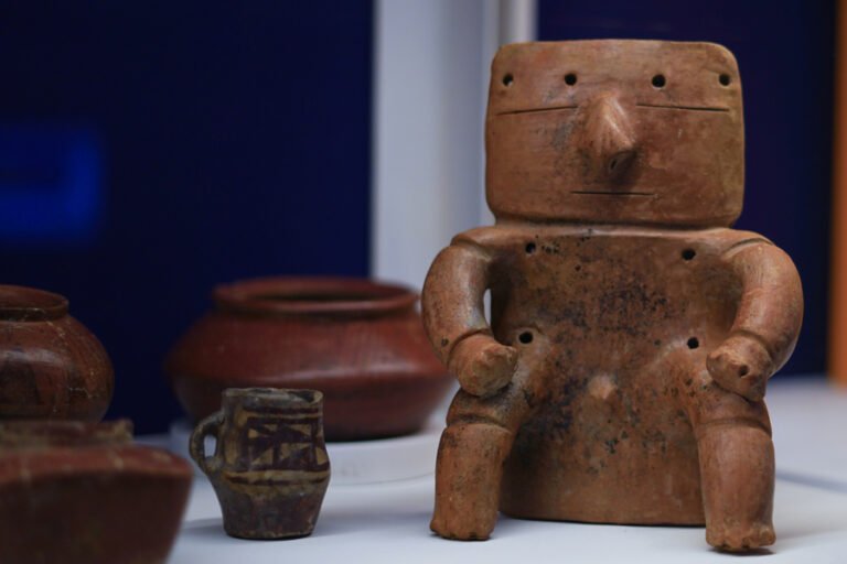 Colombia exhibe de manera gratuita casi mil 200 piezas arqueológicas rescatadas de 13 países