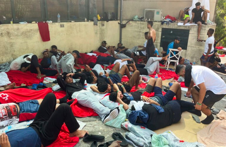 España afronta «crisis migratoria»; marroquíes llegan a nado