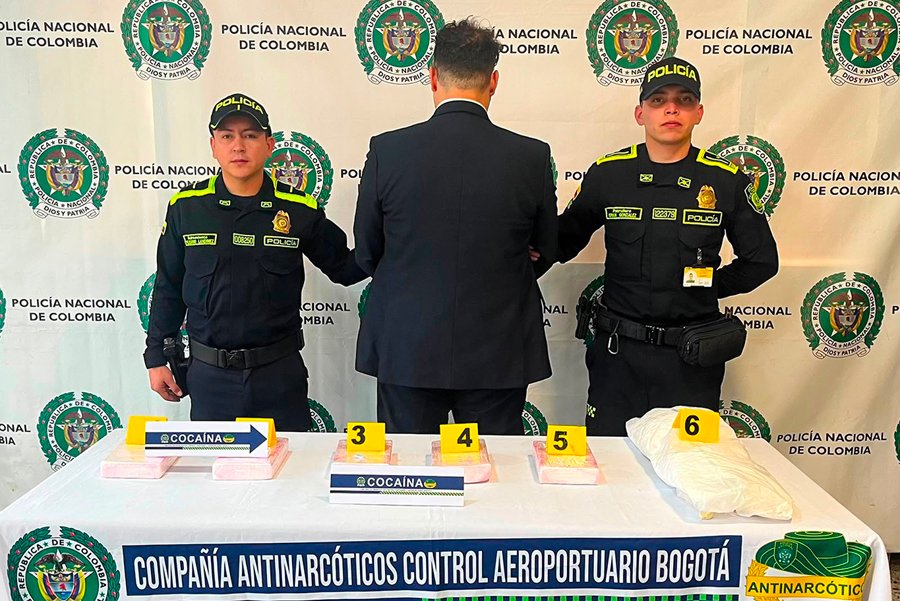 Detienen en Bogotá a hombre vestido de piloto que viajaba a España con 10 kilos de cocaína