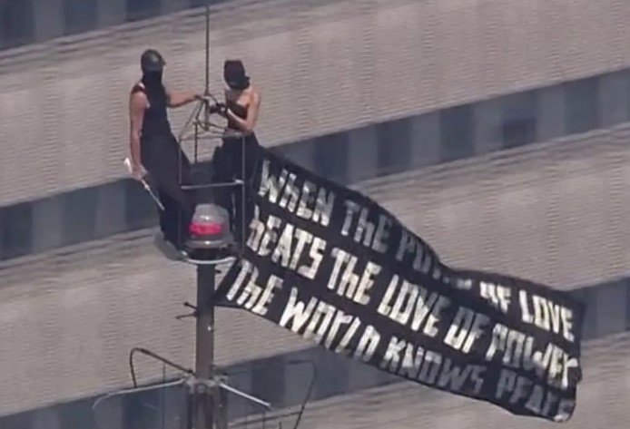 Dos suben a la cima del Empire State Building y se proponen matrimonio