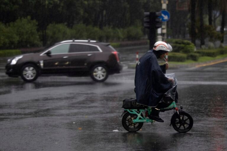 Suman 400 mil evacuados preventivos por las lluvias en China