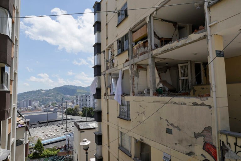 Colombia: 273 muertos, un nuevo sismo y polémica 