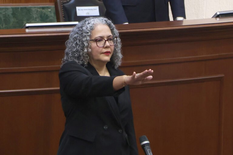 Graciela Domínguez Nava asume como gobernadora interina del estado mexicano de Sinaloa
