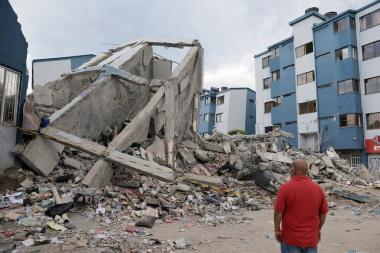Aumenta a 294 el número de muertos y a 320 el de desaparecidos por terremoto en Colombia
