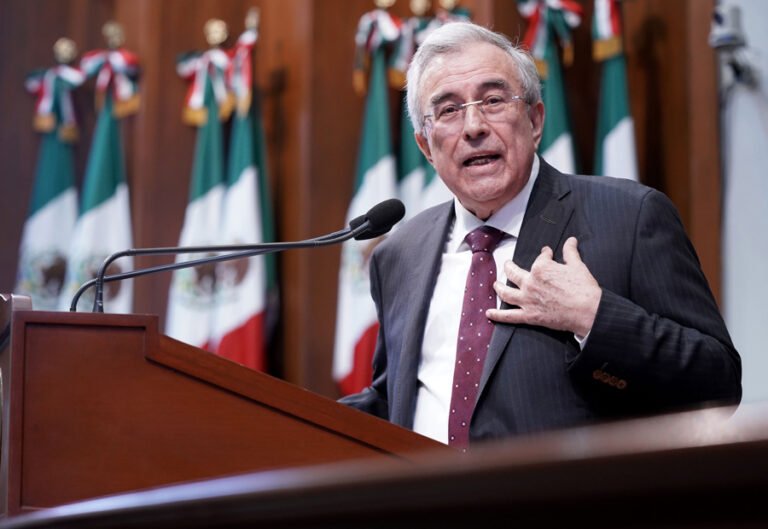 Gobernador de Sinaloa retoma el cargo tras acusaciones de EE. UU. sobre nexos con el narcotráfico