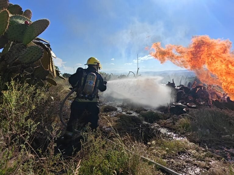 Fuga de combustible en una toma clandestina provoca incendio