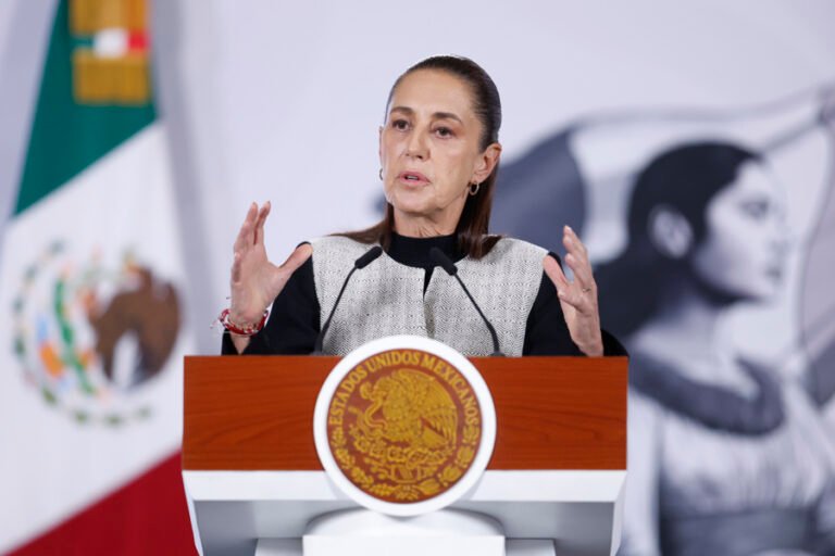 Sheinbaum recibirá a maestros mexicanos para revisar acuerdos