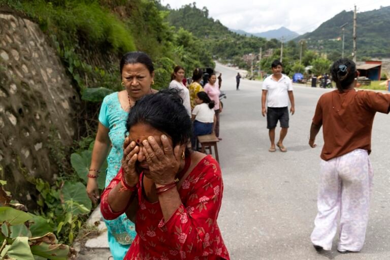 Riada en Nepal: se superan los 800 muertos