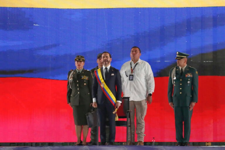 De la Espriella asume Presidencia de Colombia en acto con matiz religioso y poco protocolo