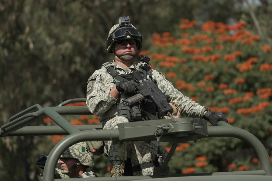México envía 1.557 militares a zona aguacatera tras cierre de exportaciones a EE.UU.