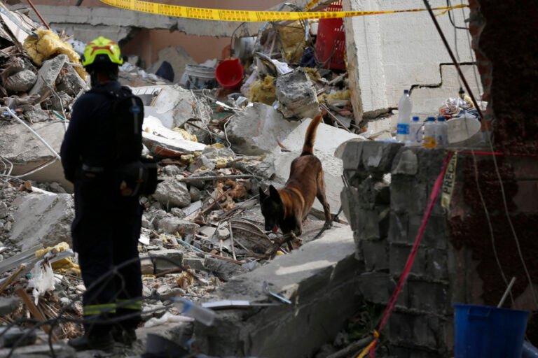 Sube a 265 la cifra de muertos en terremoto de Colombia