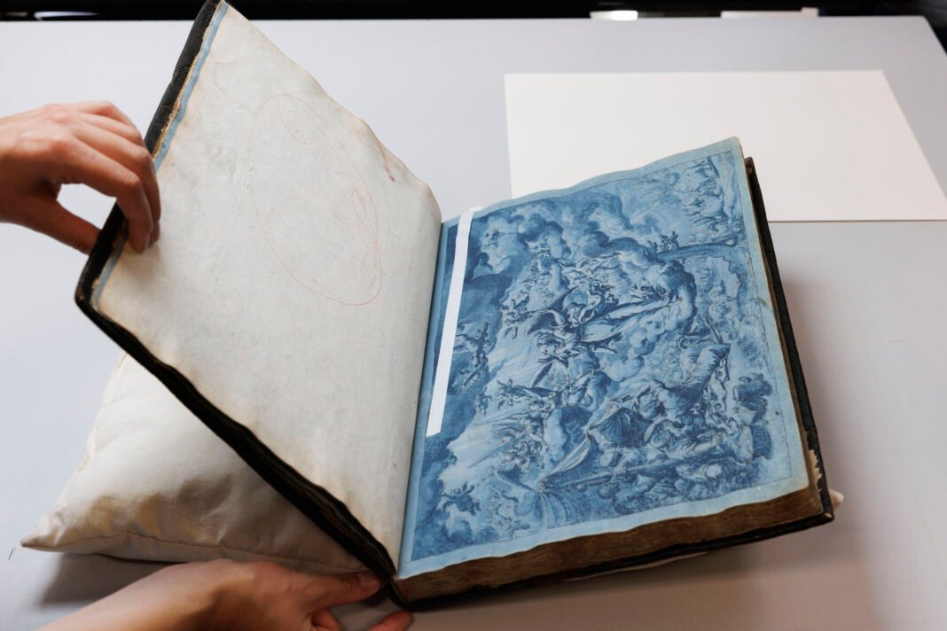 El Rijksmuseum de Ámsterdam recibe cuaderno de dibujos del siglo XVII conservado intacto