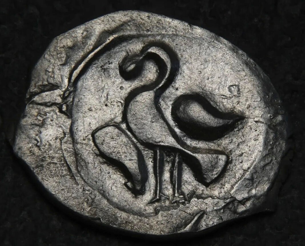 Arqueólogos rusos hallan un tesoro con más de 2.600 monedas de plata del siglo XV