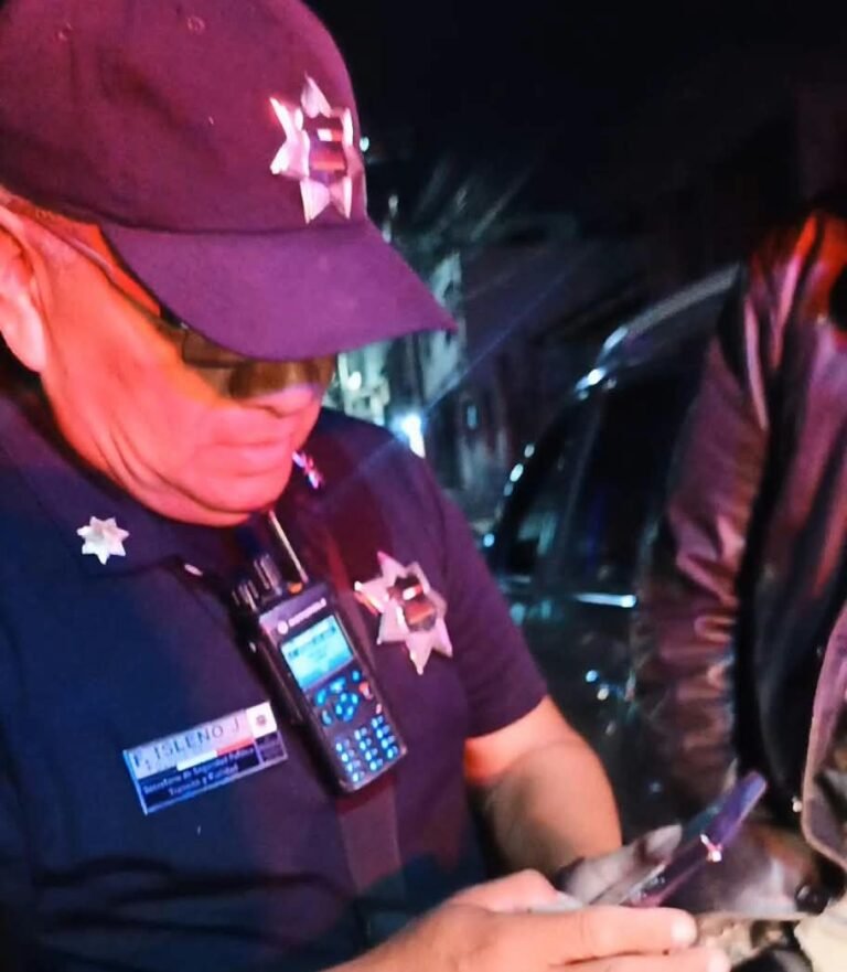 “Porque yo decido”: policía amenaza con detener a conductor 