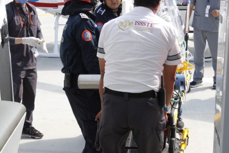 Reciben capacitación operadores de ambulancias
