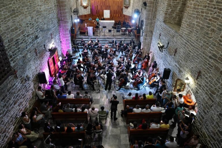 Ecos Orquestales lleva música sinfónica a la Catedral de Cristo Rey de Huejutla