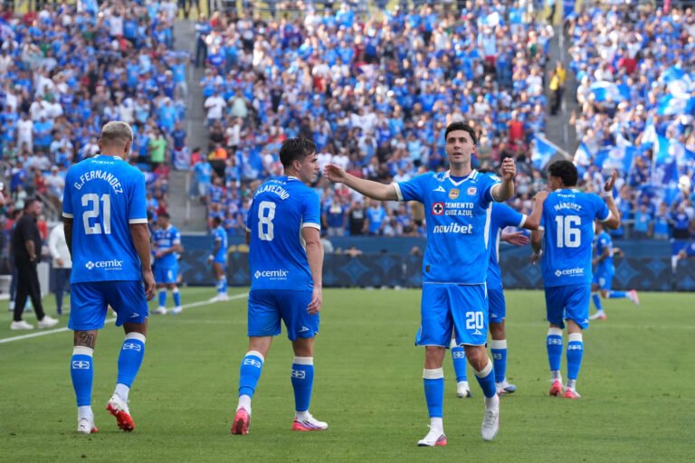 Triunfal debut de Cruz azul