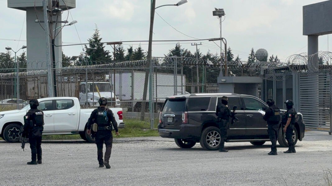 Exgobernador de Guerrero ingresa en prisión acusado de ocultar pruebas del caso Ayotzinapa