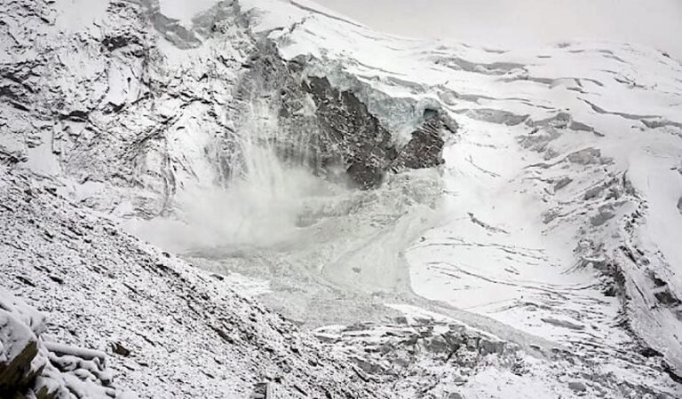 Hallan restos de 2 alpinistas desaparecidos en 1992 