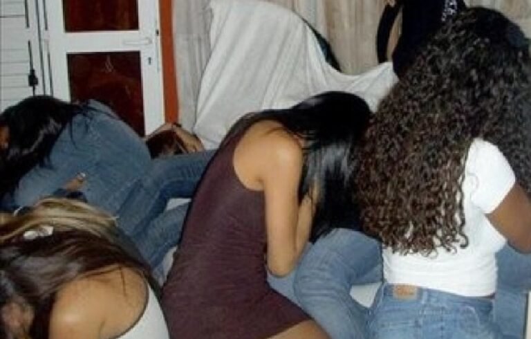 México extradita a Argentina a exespía; dirigía una red de explotación sexual