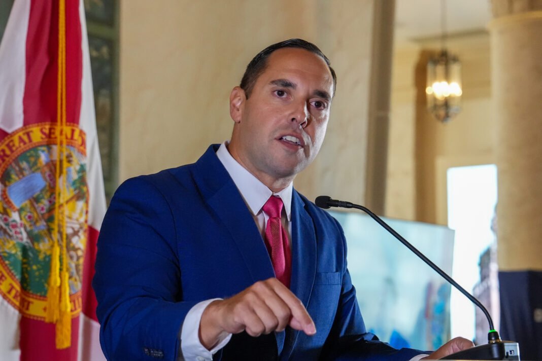 Un hijo de exiliados cubanos es candidato republicano a vicegobernador de Florida
