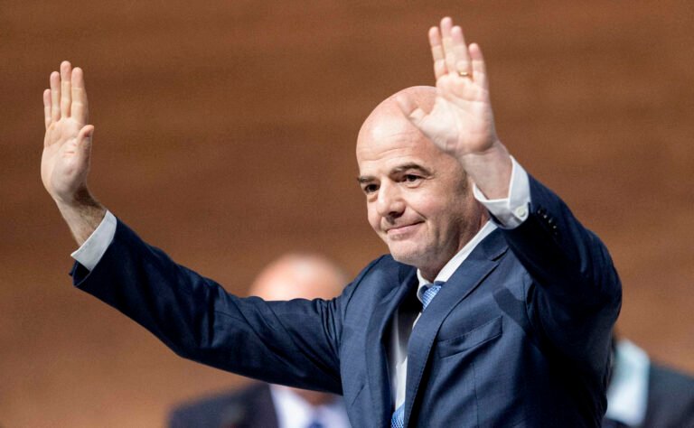 La FIFA responde a críticos de Infantino con comunicado