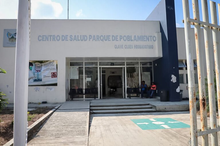 Centros de Salud sobrepasados por trámites escolares