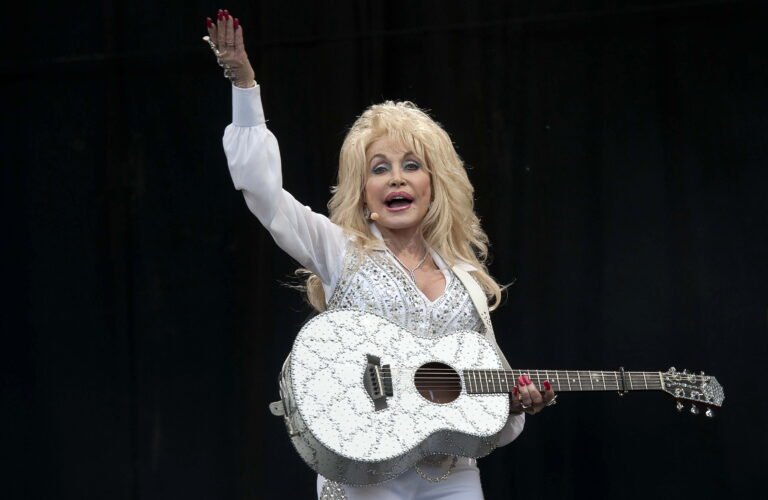 Fallece Dolly Parton, legendaria estrella de la música country