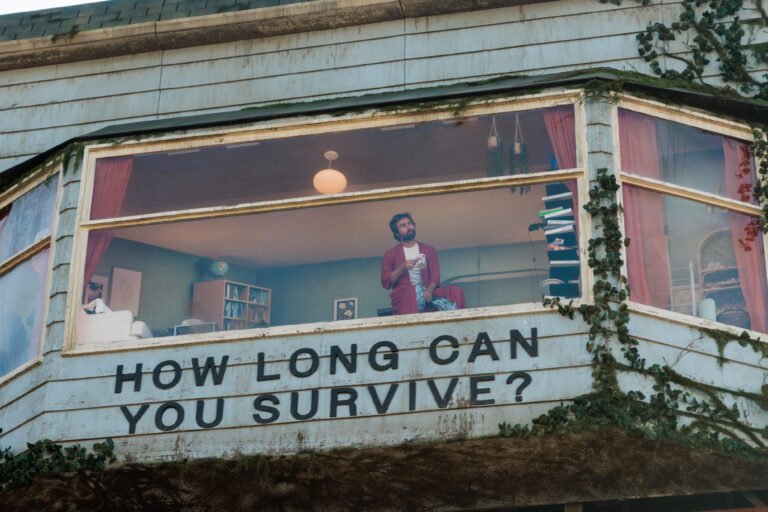 Un hombre vivirá tres días en una valla para promocionar ‘The Last House’