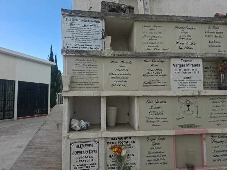 Surgen denuncias entre municipio y ciudadanos por guarda restos en panteón municipal 