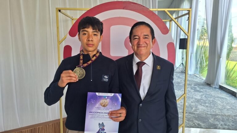 Alumno de Conalep Hidalgo integrará selección estatal para Olimpiada Mexicana de Informática