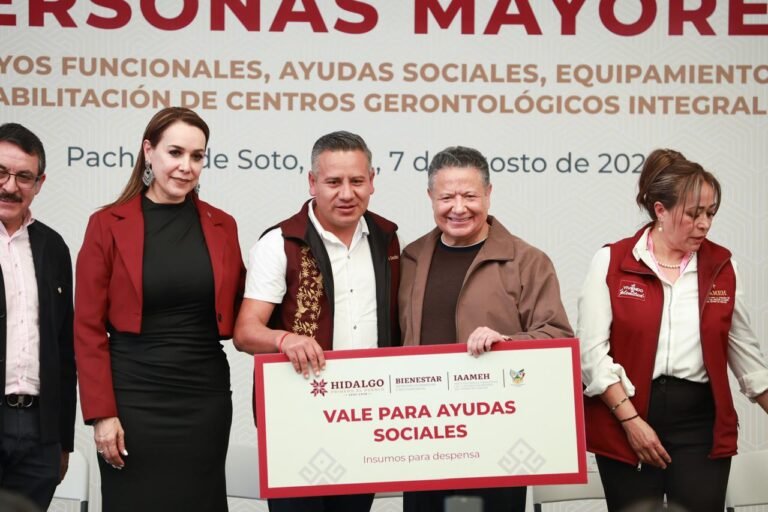 Julio Menchaca promueve el bienestar integral de las personas adultas mayores     